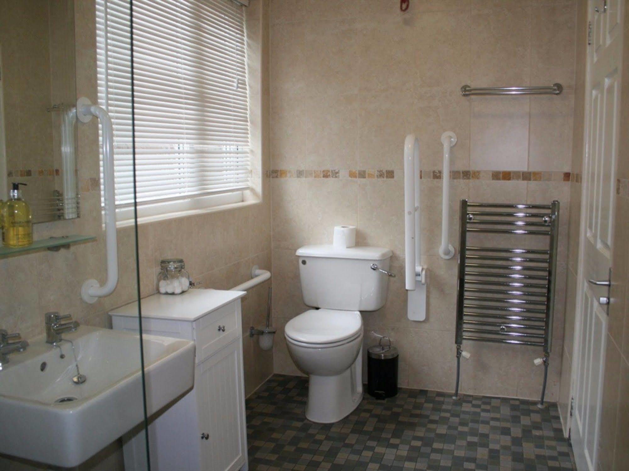 The Manor Guest House Йорк Екстериор снимка