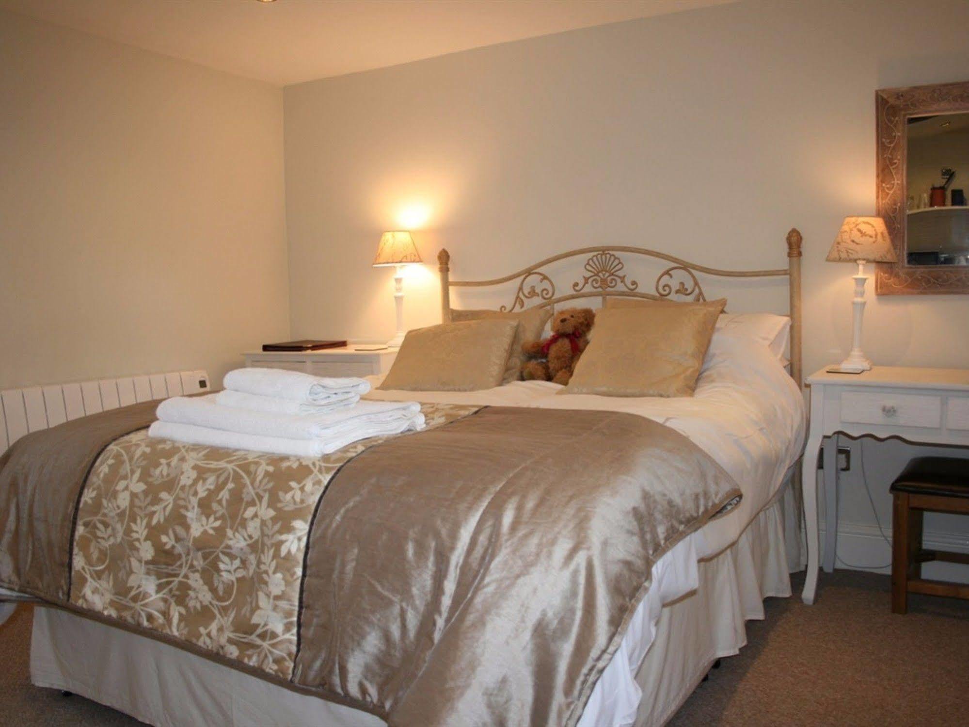 The Manor Guest House Йорк Екстериор снимка