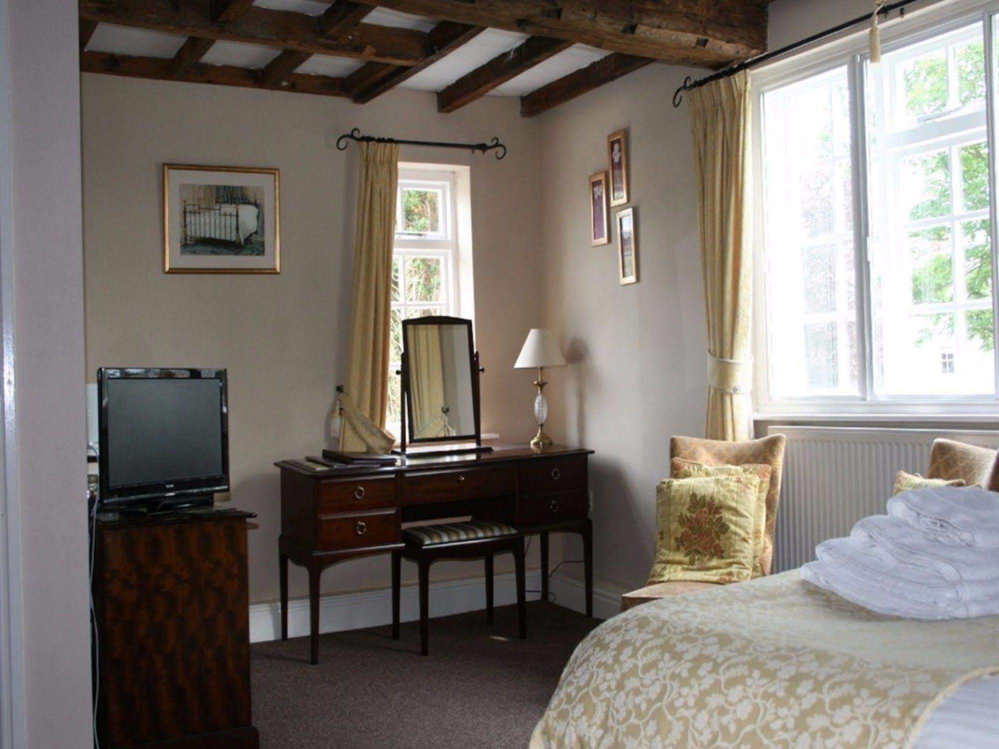 The Manor Guest House Йорк Екстериор снимка